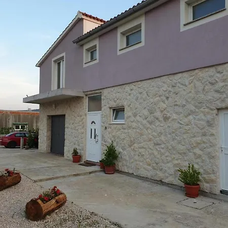 Vakantiehuis Lucic Lozovac